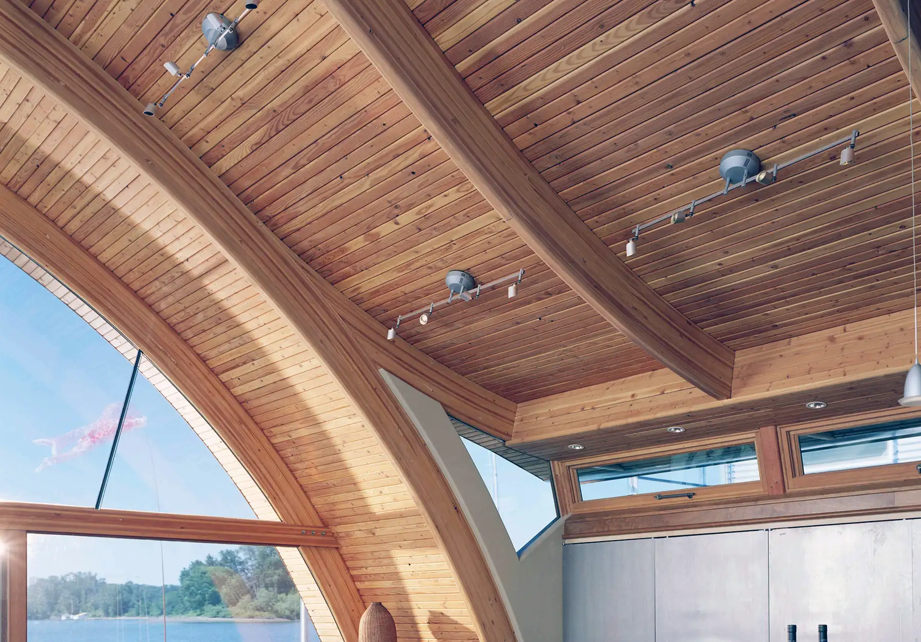 curved glue laminated timber